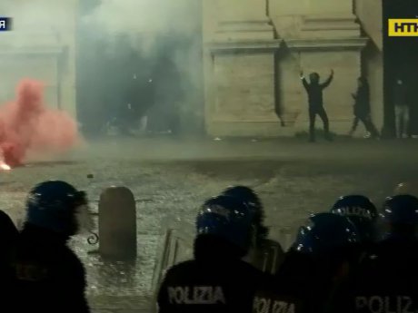 В Италии из-за усиления карантина продолжаются уличные протесты