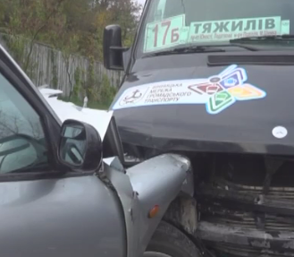 5 людей постраждали у масштабній аварії у Вінниці