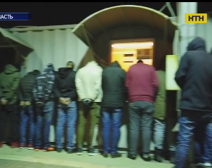 Прикордонники Чорноморська затримали 13 нелеґалів, які прямували до Німеччини
