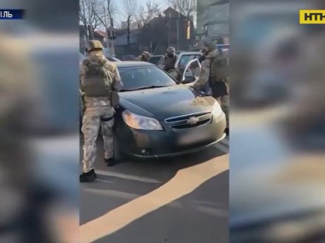 В Тернополе правоохранители задержали пятерку преступников, издевавшихся над бизнесменами