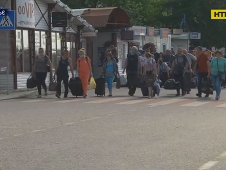 Из-за нарушения коронавирусных ограничений украинских заробитчан массово депортируют из Евросоюза