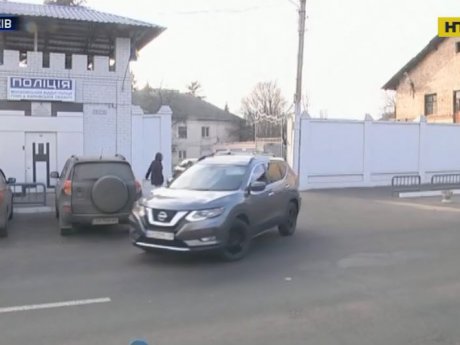 В Харькове обокрали автомобиль на полицейской штрафплощадке
