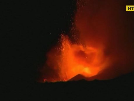 На Сицилії почав вивергатися вулкан Етна