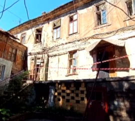 В Одессе обрушилась лестница в жилом доме