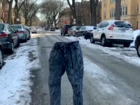 Писатель из Чикаго Адам Зельцер оставляет оледеневшие одежду на собственноручно расчищенных площадках, чтобы постоянно иметь, где оставить авто
