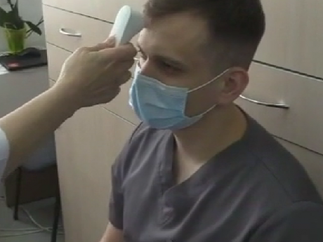 Шістьом українським медикам стало погано після вакцинації від коронавірусу
