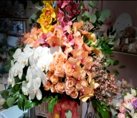 Букет квітів за ціною трьох мінімальних зарплат продають на столичному базарі