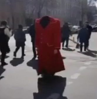 Человек без головы разгуливал по улицам столицы