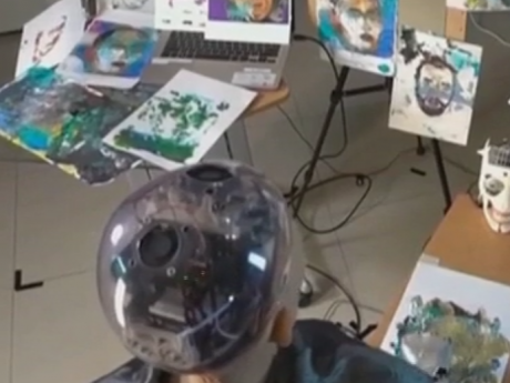 Робот София впервые выставит свои картины на аукцион