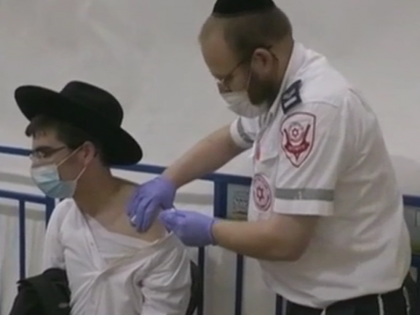 В Ізраїлі повністю вакцинували вже понад половину населення