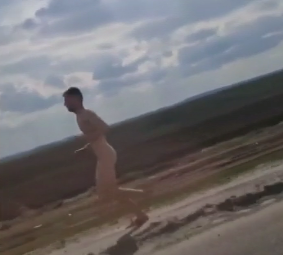 На Рівненщині водіїв налякав голий пішохід, який бродив узбіччям дороги