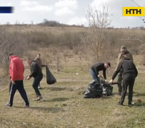 Самое большое нерестилище Черновицкой области утопает в мусоре