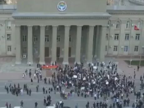 У столиці Киргизстану відбуваються масові демонстрації проти викрадення наречених