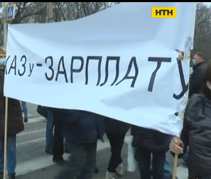 Більше сотні працівників Харківського авіаційного заводу вийшли на мітинг