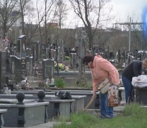 Почти 80 могил повредили на кладбище Тернополя