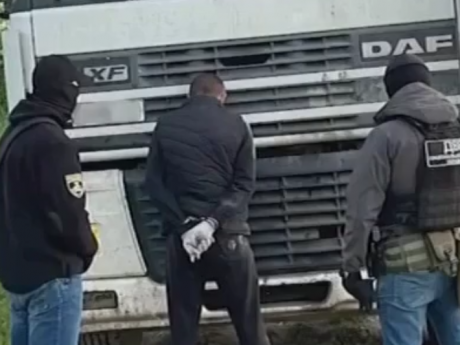 Розбійників з великої дороги, які нападали на далекобійників, затримали одеські правоохоронці