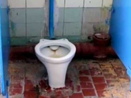 В России объявили победителей конкурса за наихудший школьный туалет