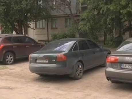 На Харківщині затримали чоловіка, який за дві ночі намагався поцупити 12 автомобілів