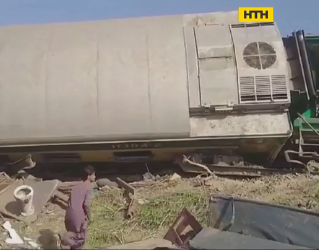 У Пакистані на залізниці зіткнулися два потяги, загинули щонайменше 30 людей