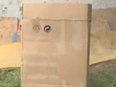 У Мелітополі - 8-мирічний хлопчик жив просто у коробці на галявині