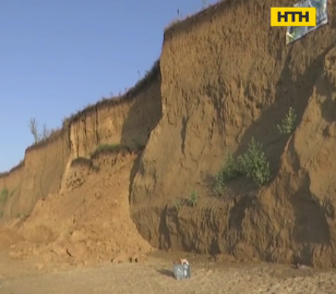 На Одещині триває розбір завалів на місці великого зсуву