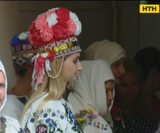 В Черновцах показали уникальные головные уборы