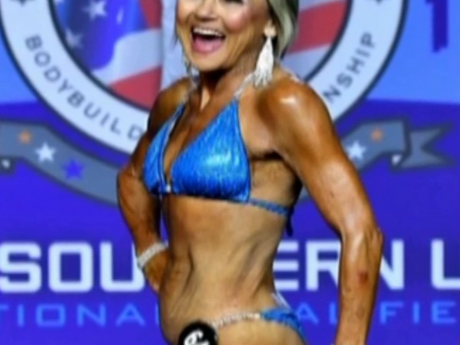 64-летняя Джулия Олсон с трансплантированной почкой и поджелудочной стала профессиональным бодибилдером