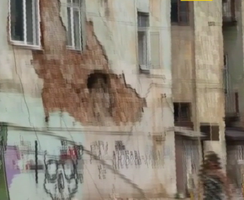 У Чернівцях обвалилася стіна старовинного житлового будинку