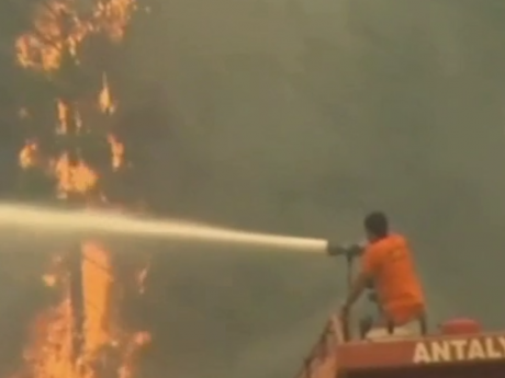 Пожежа у Туреччині впритул наблизилася до готелів у Бодрумі та Мармарисі
