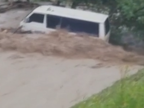 На Буковине, уже год не могут восстановить дорогу, которую разрушило наводнение