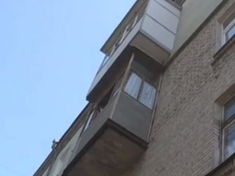 В Харькове маленький ребенок выпал из окна третьего этажа