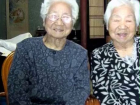 Самими старыми идентичными близнецами в мире признали сестер из Японии