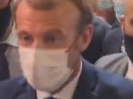 Президента Франції атакували яйцем