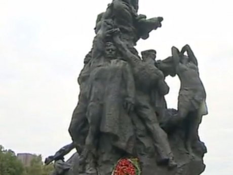 Украина продолжает чтить память жертв массовых расстрелов в Бабьем Яру