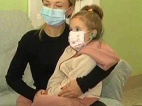 У Львові лікарі тиждень боролися за життя п'ятирічної дівчинки, яка потрапила до реанімації з коронавірусом