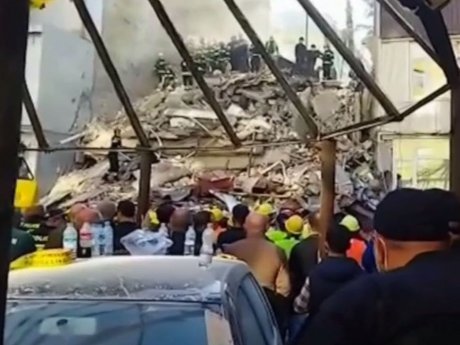 До 15 человек могут находиться под руинами дома обрушившегося в Батуми