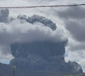 Вулкан Асо проснулся в Японии