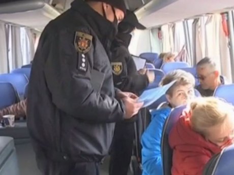 В Запорожье полицейские провели рейд по соблюдению карантинных требований на автовокзале