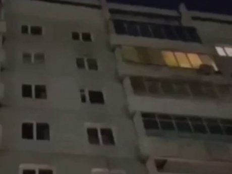 В России квартирант выбросил из окна восьмого этажа двух дочерей владелицы жилья