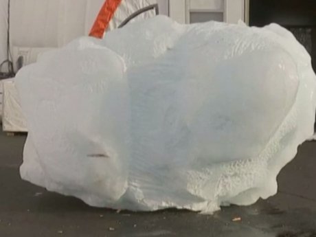 Айсберг завважки чотири тонни привезли на кліматичний саміт у Глазго