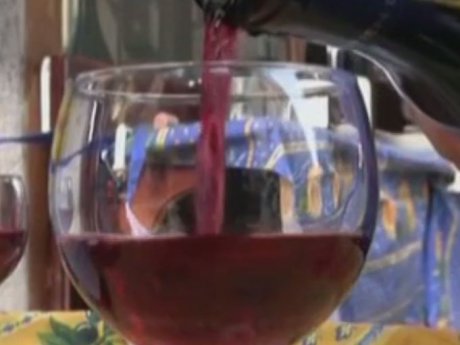 У Франції триває свято молодого вина божоле-нуво