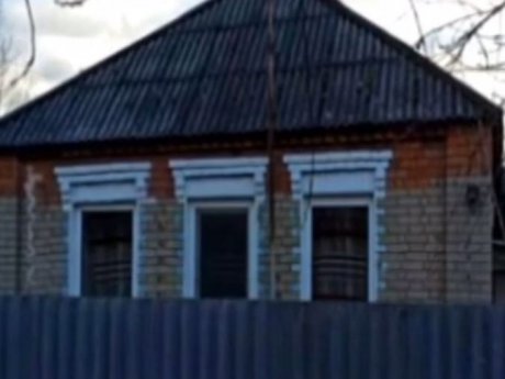 В Харькове на территории частного подворья под кучей металла нашли тело двадцатисемилетнего мужчины