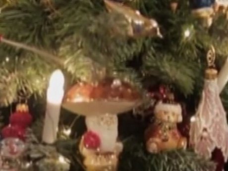 Дві сотні новорічних іграшок та іншого різнокольорового декору - так із року в рік свою квартиру прикрашає Олена Бесединська
