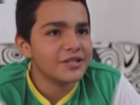 В Колумбии подросток без ног научился играть в футбол