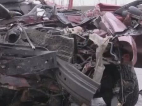 Крыша автомобиля срезана, как лезвием, в страшной аварии, произошедшей на трассе Киев-Одесса