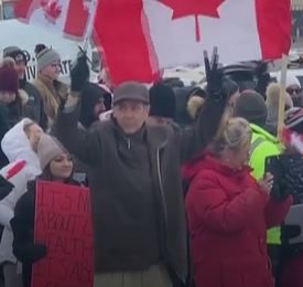В Канаде перекрывают дороги и устраивают массовые протесты из-за ковидных ограничений