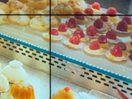 У Мілані відкрили оригінальну кондитерську, в якій готують десерти у вигляді інтимних органів